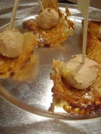 Bouches au Foie Gras sur Tuiles de Ssame