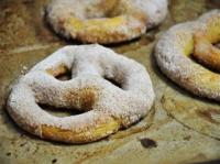 Bretzels Briochs au Sucre et  la Cannelle