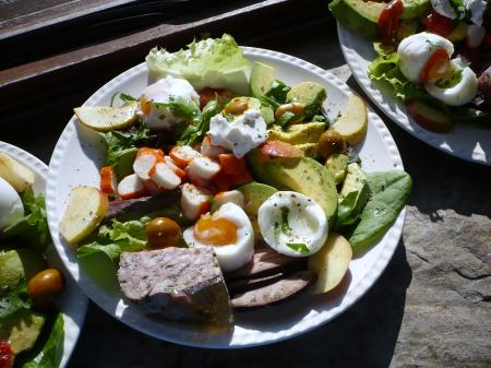 Salade de Fruits et Charcuterie