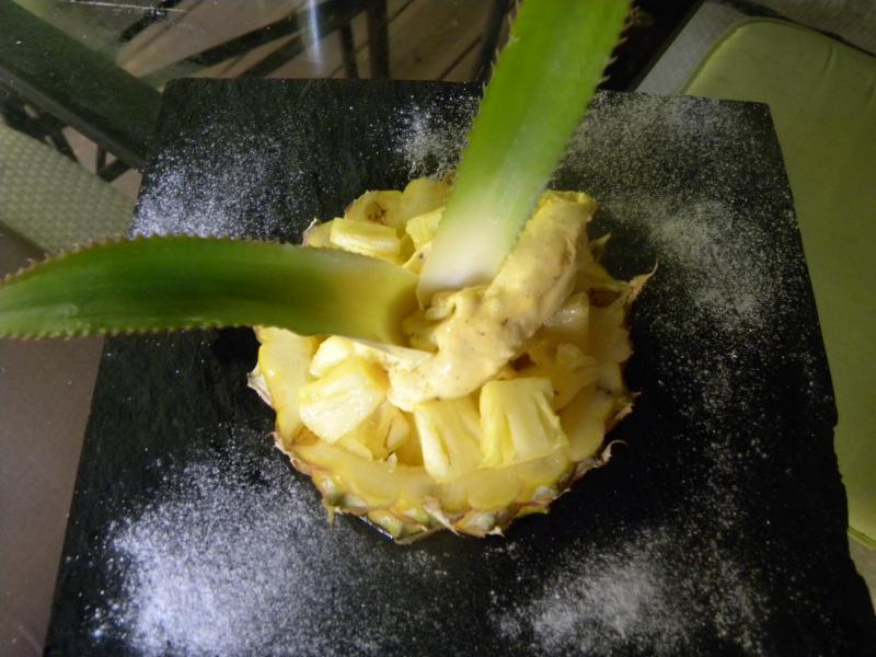 Ananas  la Cardamone et Quenelle de Glace  la Vanille