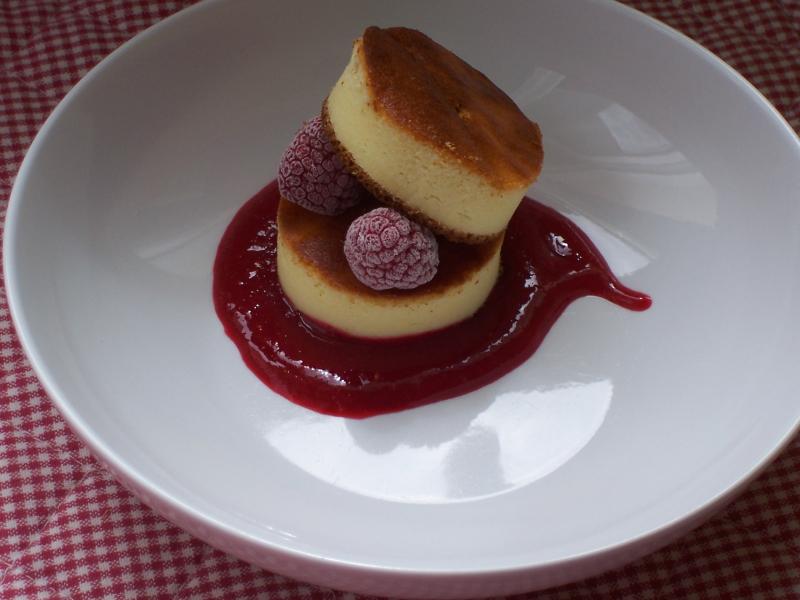 Gteau au Fromage Blanc sur Coulis aux Framboises