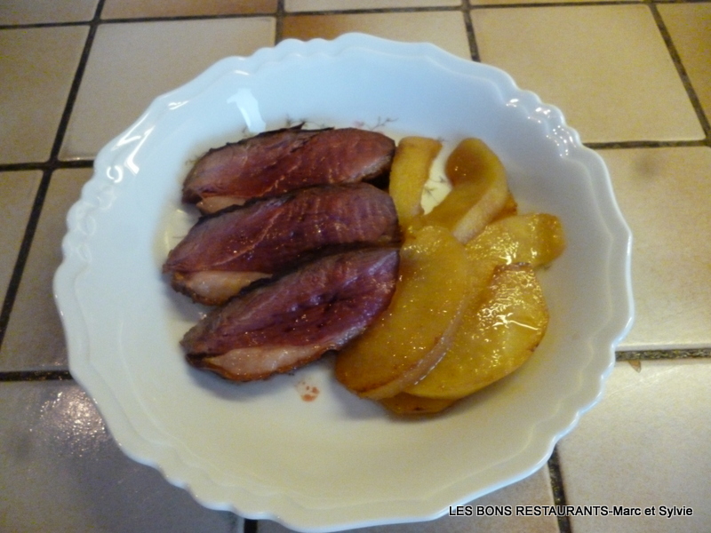 Magret de canard aux pommes