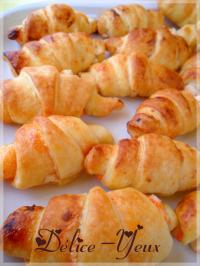 Petits Croissants  la Brebis & Gele de Piment d\'Espelette