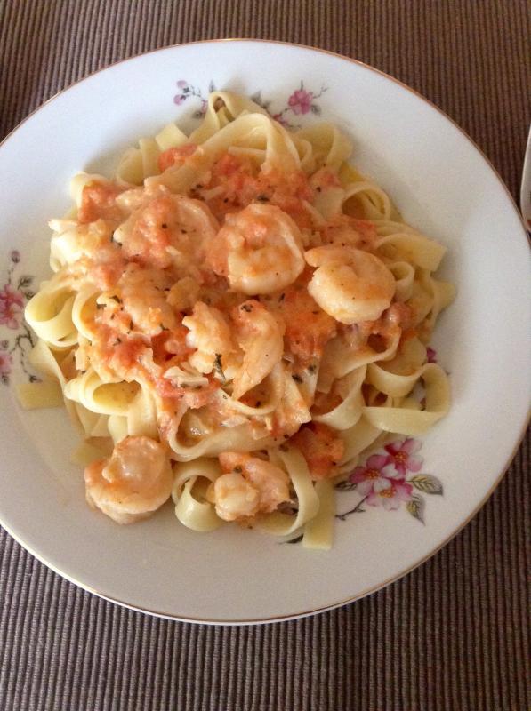 Tagliatelles aux scampis et sa sauce aux tomates et vin blanc