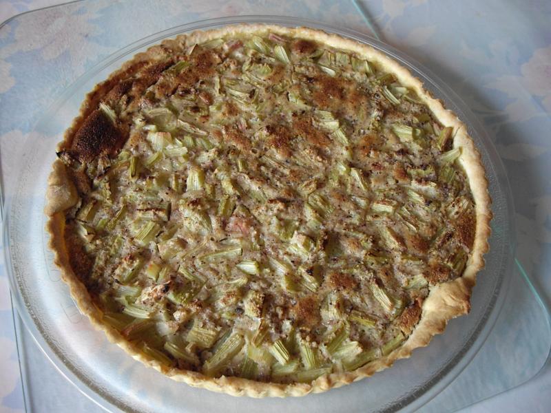 Tarte  la Rhubarbe et  la Poudre de Noisettes