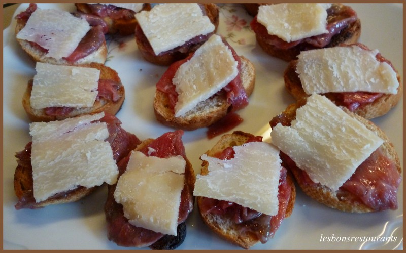 Toasts de Carpaccio de Boeuf au Parmesan